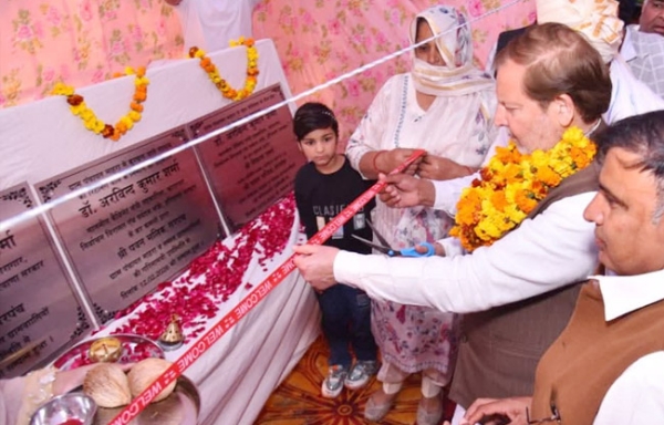 सोनीपत: माहरा में 40 लाख रूपए के विकास कार्यों के उद्घाटन करते हुए डा. अरविंद शर्मा