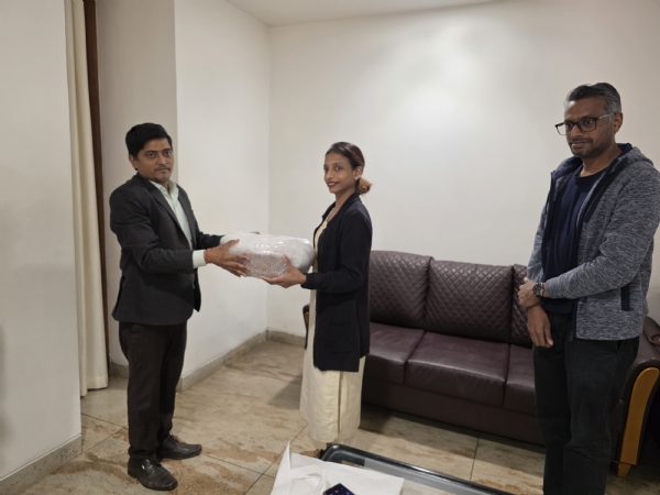 मलेशिया से आया श्रद्धा भरा उपहार