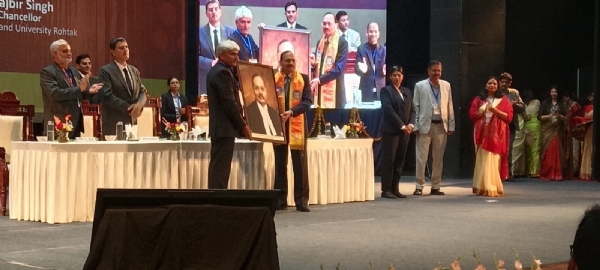 एमडीयू में आयोजित कार्यक्रम के दौरान मुख्य न्यायाधीश सूर्यकांत शर्मा।