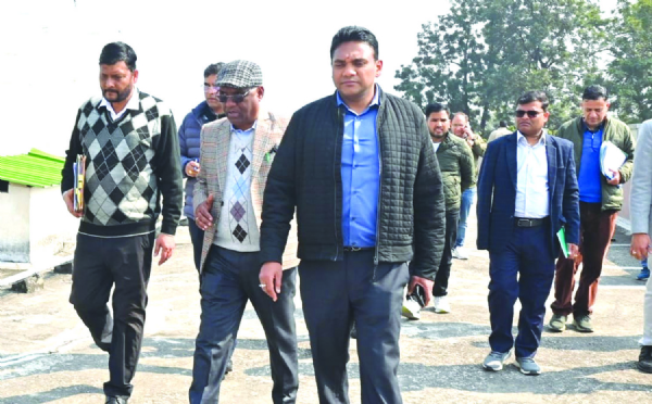 निरीक्षण करते सचिव आवास डा. आर राजेश