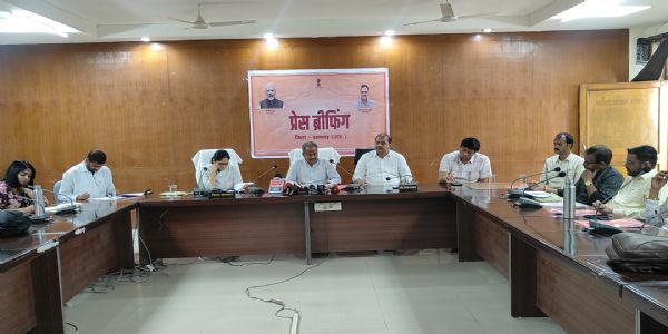 आर्थिकसर्वेक्षणम् 2026-27 विकासस्य प्रपत्रम्, प्रतापगढ़ाय लब्धः उपहारः: हेमंत मीणा