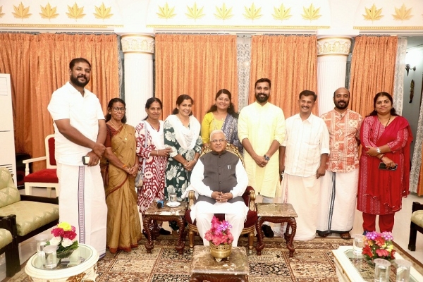 केरल के पार्षदों ने लोकभवन में राज्यपाल पटेल से की मुलाकात