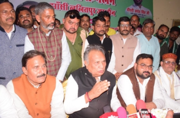 पत्रकारों से वार्ता करते राष्ट्रीय संगठन मंत्री