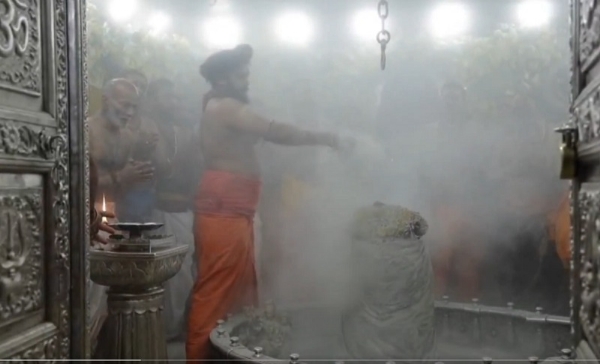 महाकाल मंदिर में भस्म आरती की तस्वीर