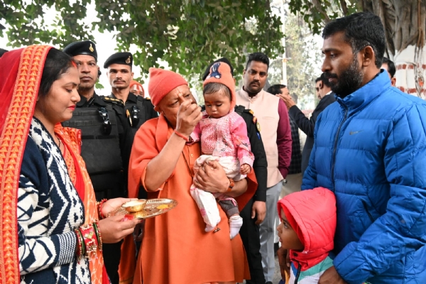 लोगों से बोले सीएम योगी - चिंता मत करें, हर समस्या का होगा समाधान, सबकी होगी भरपूर मदद* लोगों से बोले सीएम योगी - चिंता मत करें, हर समस्या का होगा समाधान, सबकी होगी भरपूर मदद*