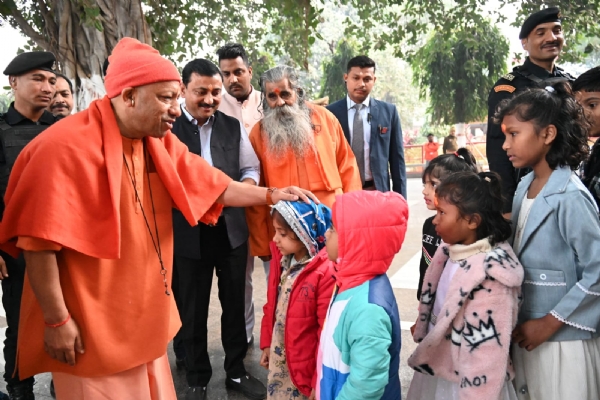 लोगों से बोले सीएम योगी - चिंता मत करें, हर समस्या का होगा समाधान, सबकी होगी भरपूर मदद* लोगों से बोले सीएम योगी - चिंता मत करें, हर समस्या का होगा समाधान, सबकी होगी भरपूर मदद*