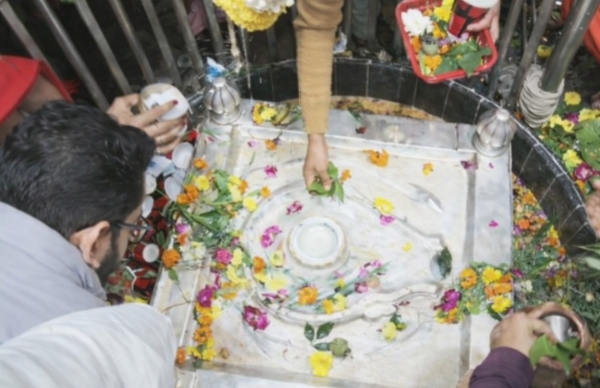 शिव मंदिर का छायाचित्र