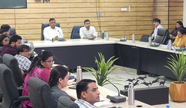 योजना के प्रभावी क्रियान्वयन सुनिश्चित करने के लिए कलेक्टर ने ली बैठक