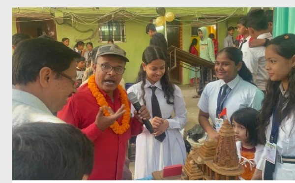 बाल मेला में शामिल प्रतिभागी