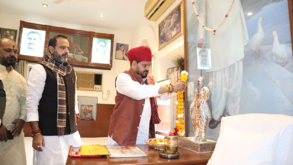 पूर्व सांसद बृजभूषण शरण सिंह ने चित्रकूट के सियाराम कुटीर पहुंचकर नानाजी को दी श्रद्धांजलि पूर्व सांसद बृजभूषण शरण सिंह ने चित्रकूट के सियाराम कुटीर पहुंचकर नानाजी को दी श्रद्धांजलि