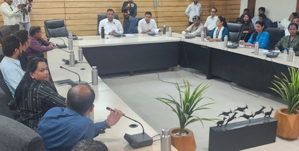 कलेक्टर शिवम वर्मा की अध्यक्षता में जिला सलाहकार समिति की बैठक