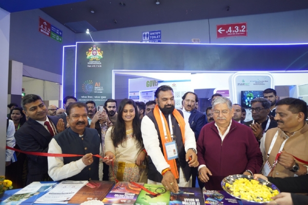 बिहार के उपमुख्यमंत्री सम्राट चौधरी , नई दिल्ली में आयोजित इंडिया एआई इम्पैक्ट समिट एंड एक्सपो 2026 में बिहार राज्य पवेलियन का उद्घाटन करते हुए