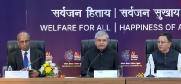 भारत मंडपम में  इंडिया एआई इम्पैक्ट समिट के दौरान सत्र को संबोधित करते केंद्रीय इलेक्ट्रॉनिक्स एवं सूचना प्रौद्योगिकी मंत्री अश्विनी वैष्णव