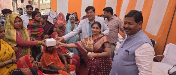 सादाबाद सीएचसी पर आयरन सुक्रोज सप्ताह का शुभारंभ,