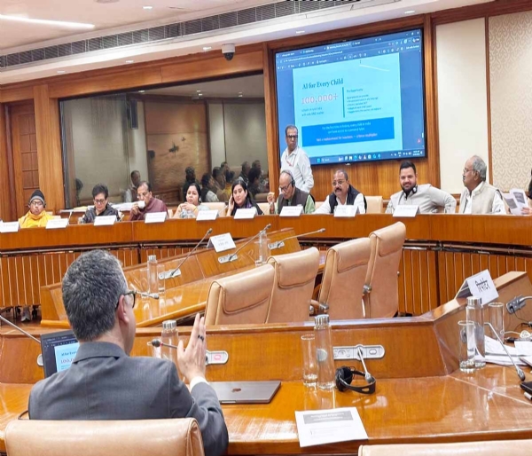 संसदीय स्थायी समिति की बैठक में शामिल सांसद बृजमोहन अग्रवाल