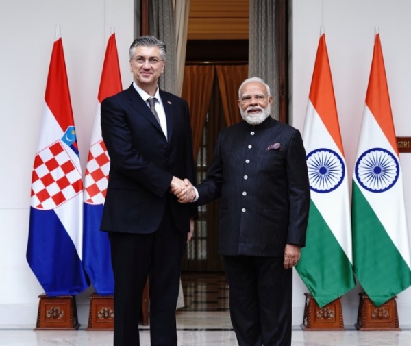 क्रोएशिया के प्रधानमंत्री आंद्रेज प्लेंकोविच से मुलाकात करते प्रधानमंत्री मोदी