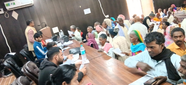 राजगढ़ विकासखंड सभागार में परीक्षण एवं पंजीकरण शिविर।