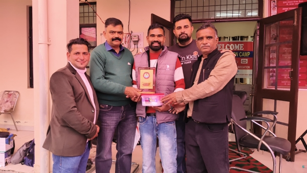 ब्लड डोनेशन कैंप।