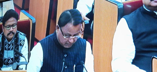 बजट पेश करते हुए मुख्यमंत्री मोहन माझी बजट पेश करते हुए मुख्यमंत्री मोहन माझी