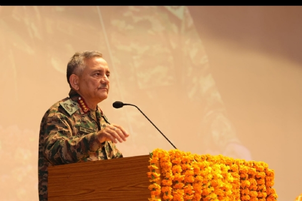 सीडीएस जनरल अनिल चौहान कार्यक्रम को संबोधित करते हुए।