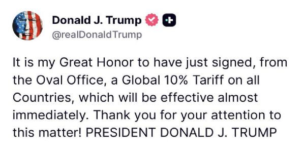 ट्रंपः 10 प्रतिशते वैश्विकायातनिर्यातकरसंबंधीकार्यकारी आदेशे विहितवान् हस्ताक्षरम्