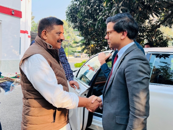 पटना में इंग्लैंड के एआई मंत्री कनिष्क नारायण जदयू के कार्यकारी अध्यक्ष से मुलाकात के दौरान पटना में इंग्लैंड के एआई मंत्री कनिष्क नारायण जदयू के कार्यकारी अध्यक्ष से मुलाकात के दौरान