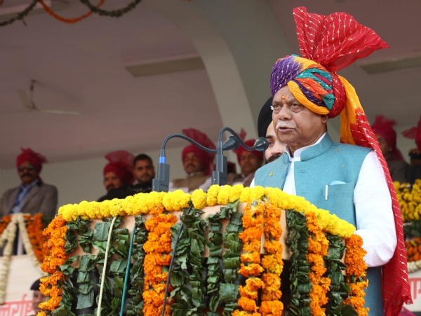 जनसभा को संबोधित करते हुए राज्यपाल शिव प्रताप शुक्ल। जनसभा को संबोधित करते हुए राज्यपाल शिव प्रताप शुक्ल।