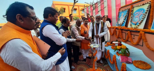 उद्घाटन करते अतिथि उद्घाटन करते अतिथि