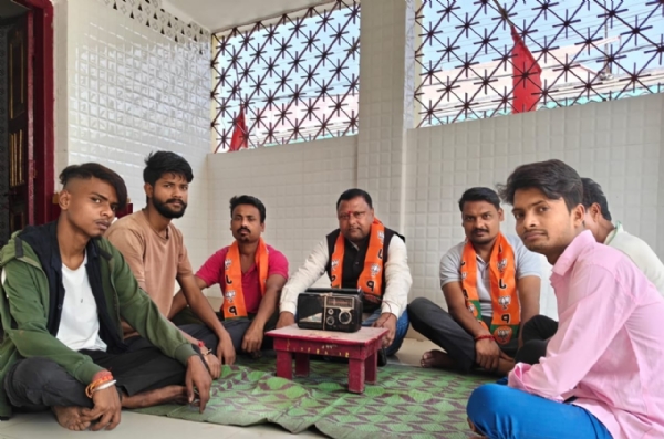 अररिया फोटो:पीएम के मन की बात श्रवण करते भाजपा कार्यकर्ता