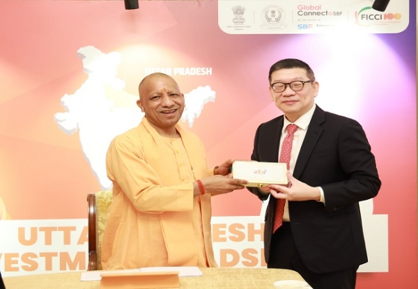 सिंगापुर में सीएम योगी सिंगापुर में सीएम योगी