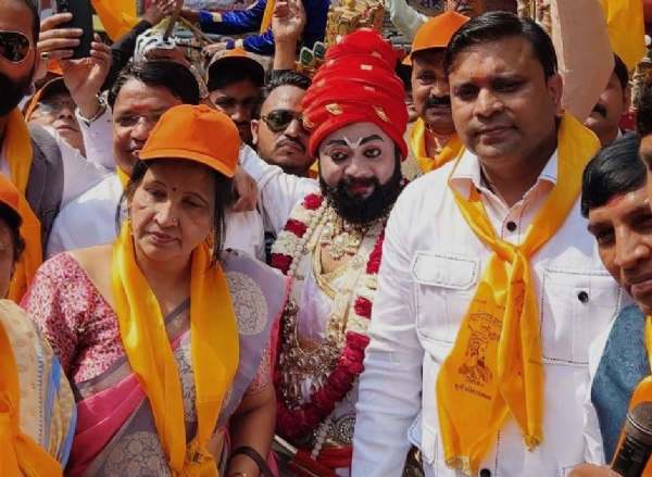 कार्यक्रम में देखिए दिखी और अखंडता कार्यक्रम में देखिए दिखी और अखंडता