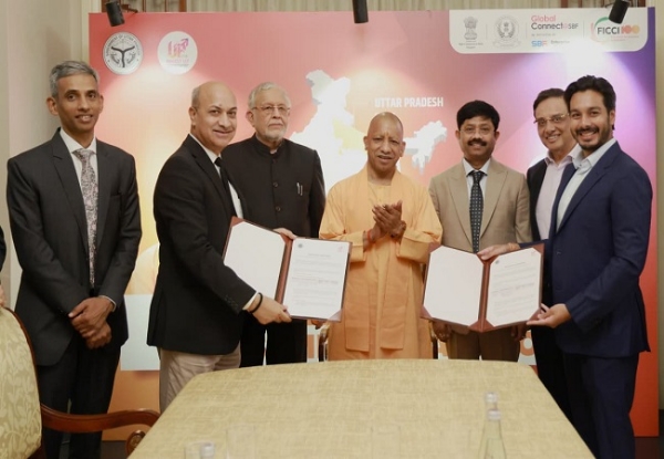 सिंगापुर में मुख्यमंत्री योगी की मौजूदगी में हुआ एमओयू सिंगापुर में मुख्यमंत्री योगी की मौजूदगी में हुआ एमओयू