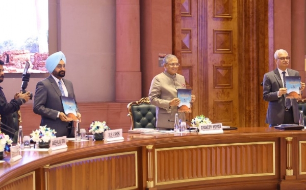 भारत मंडपम में राष्ट्रीय गोलमेज सम्मेलन का उद्घाटन करते मुख्य चुनाव आयुक्त ज्ञानेश कुमार।