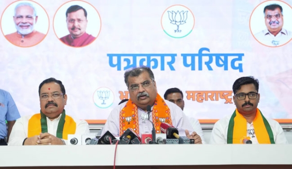 फोटो: मुंबई में प्रदेश भाजपा की नई कार्यकारिणी की घोषणा करते हुए प्रदेश भाजपा अध्यक्ष रवींद्र चव्हाण फोटो: मुंबई में प्रदेश भाजपा की नई कार्यकारिणी की घोषणा करते हुए प्रदेश भाजपा अध्यक्ष रवींद्र चव्हाण