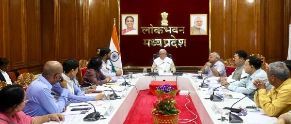 राज्यपाल मंगुभाई पटेल ने मुख्यमंत्री दुधारू पशुप्रदाय योजना की समीक्षा की