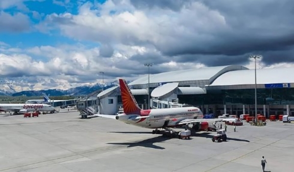 श्रीनगर हवाई अड्डा (फाइल फोटो) श्रीनगर हवाई अड्डा (फाइल फोटो)