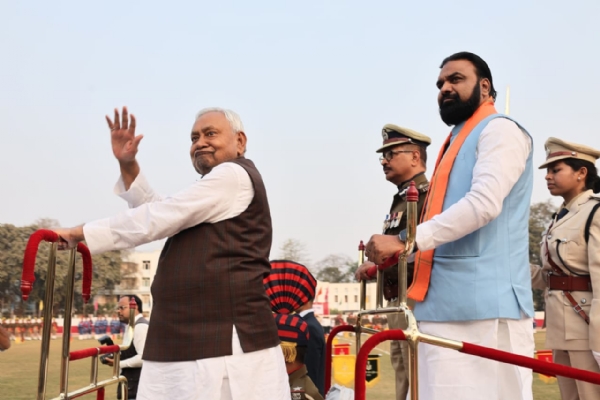 मिथिलेश स्टेडियम में बिहार पुलिस सप्ताह-2026 के अवसर पर  आयोजित सामूहिक परेड-सह- पारितोषिक वितरण कार्यक्रम में भाग लेते हुए मुख्यमंत्री तीश कुमार