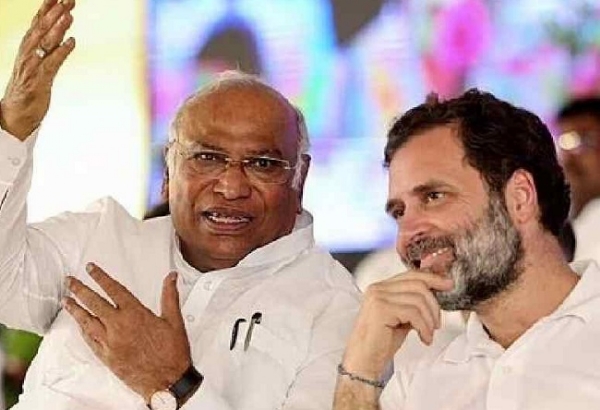 खरगे-राहुल गांधी (इंटरनेट से ली गई तस्वीर) खरगे-राहुल गांधी (इंटरनेट से ली गई तस्वीर)