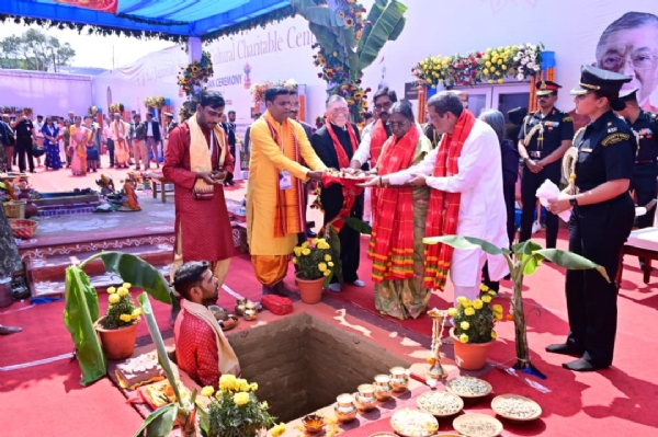 राज्यपाल संतोष कुमार गंगवार, मुख्यमंत्री हेमंत सोरेन , उपयुक्त कर्ण सत्यार्थी द्वारा स्वागत और राष्ट्रपति द्रौपदी मुर्मू द्वारा पूजा किया गया राज्यपाल संतोष कुमार गंगवार, मुख्यमंत्री हेमंत सोरेन , उपयुक्त कर्ण सत्यार्थी द्वारा स्वागत और राष्ट्रपति द्रौपदी मुर्मू द्वारा पूजा किया गया