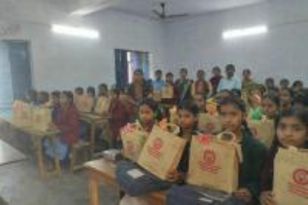 गुड टच-बैड टच से हेल्पलाइन तक, छात्राओं को किया गया जागरूक