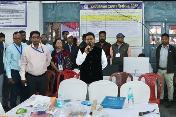 मतगणना शुरू, उपायुक्त चंदन कुमार ने किया निरीक्षण