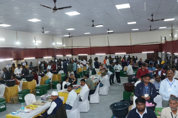 मतगणना शुरू, उपायुक्त चंदन कुमार ने किया निरीक्षण