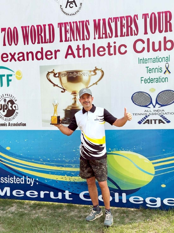 मेरठ में आयोजित प्रतियोगिता में जीत दर्ज करने के बाद विजयी मुद्रा में। मेरठ में आयोजित प्रतियोगिता में जीत दर्ज करने के बाद विजयी मुद्रा में।