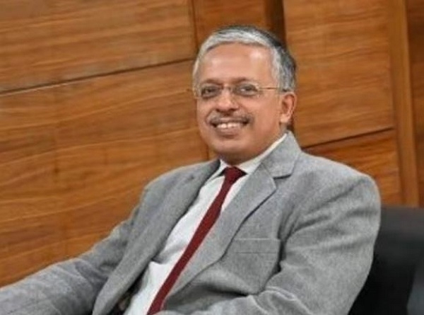 मुख्य सचिव एसपी गोयल की फोटो