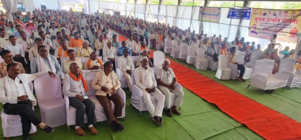 कार्यक्रम में उपस्थित किसान व गणमान्य नागरिक।
