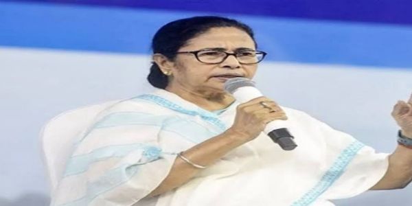 ममता बनर्जी महापुरुषान् स्मृतवती