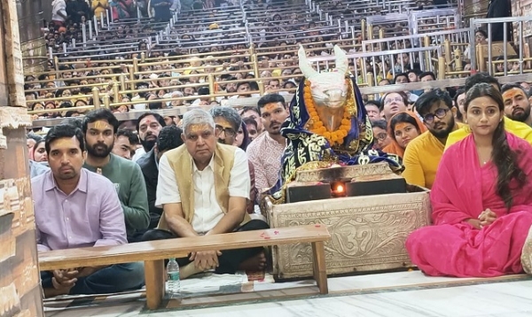 महाकालेश्वर मंदिर में पूर्व उपराष्ट्रपति धनखड़