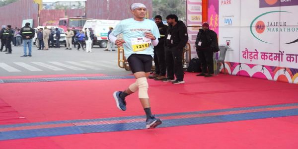 58 वर्षीये आयुषि 42.195 किलोमीटरमितं मैराथन इति धावनं पूरयित्वा रेलवेकर्मिणः कोटायाः रेलवेविभागस्य नामं कृतं गौरवान्वितम्