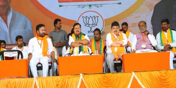 भाजपा अध्यक्षो नितिन नवीनः कांग्रेसपक्षे मुस्लिम तुष्टिकरणस्य भ्रष्टाचारस्य च आरोपणम् अकरोत्