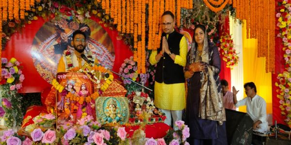 भक्ति-रसेण सिक्तायां भागवत कथायां कृष्ण विवाहः सुदामा चरित्रं श्रद्धालूनकरोद्भावपूर्णान्